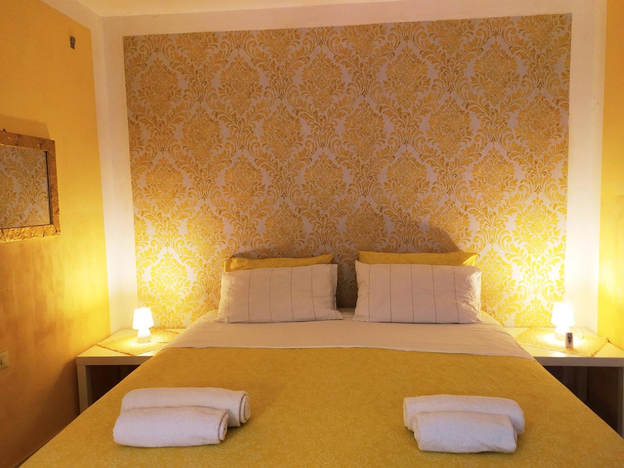 Two Steps From Rialto Bridge Hotel Venice Exterior photo